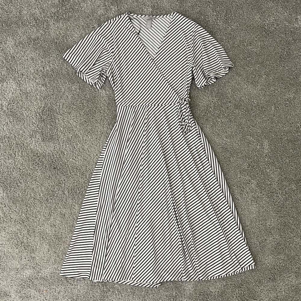H&M Stripe Midi Dress 🖤